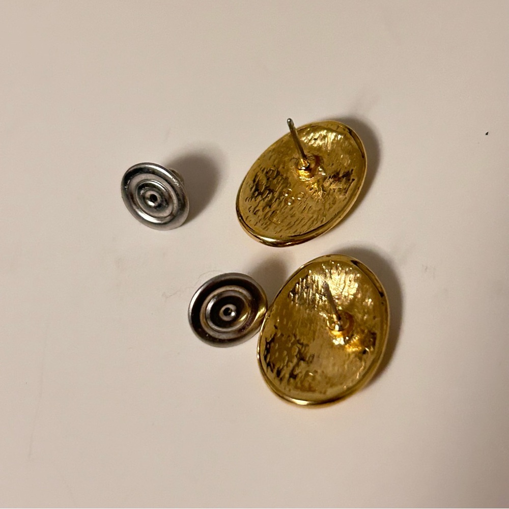 Vintage Groovy 2 cm Shiny Gold Tone Yellow Classic Pierced Earrings Y2K Style - Picture 5 of 9